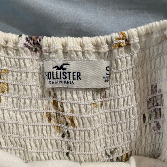 Hollister Floral romper - Picture 3 of 4